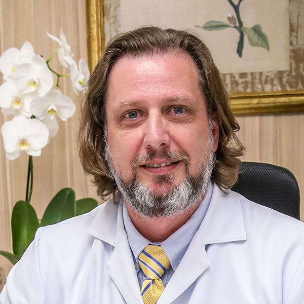 Dr. Julio César Borin